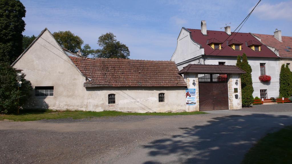 Penzion Padrtuv Mlyn Hotel Trebic Exterior photo