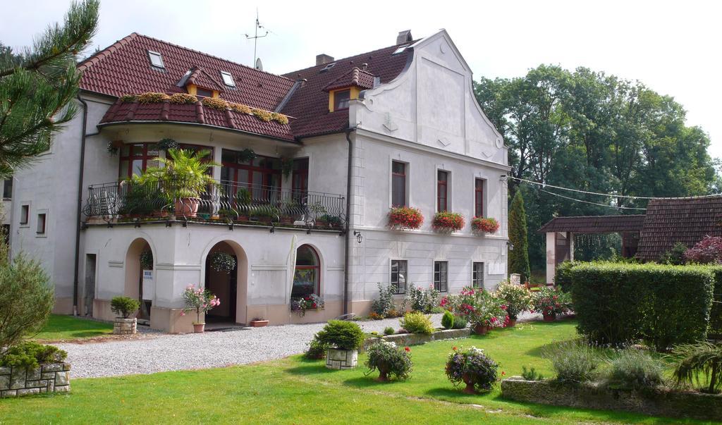 Penzion Padrtuv Mlyn Hotel Trebic Exterior photo